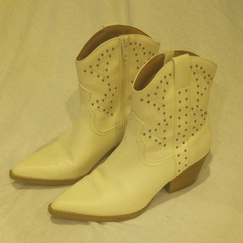 Universal Thread, Women's Cream Western Ankle Boots, EUC